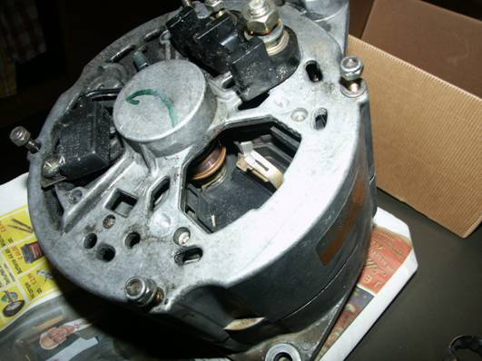 http://teamschock.de/Pictures/Alternator%20Overhaul%20Pictures/6.%20Regler%20entfernt.JPG